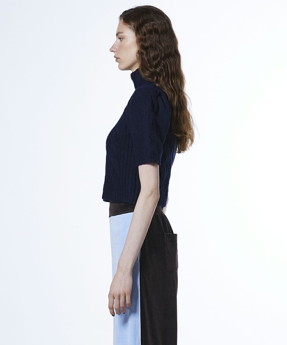 ESSENTIAL / 片畦ケーブルショートニット TOPS Night STORE | ダブル