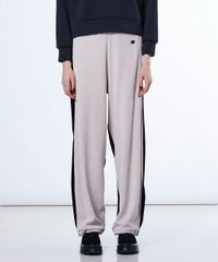 ベージュ×ブラック