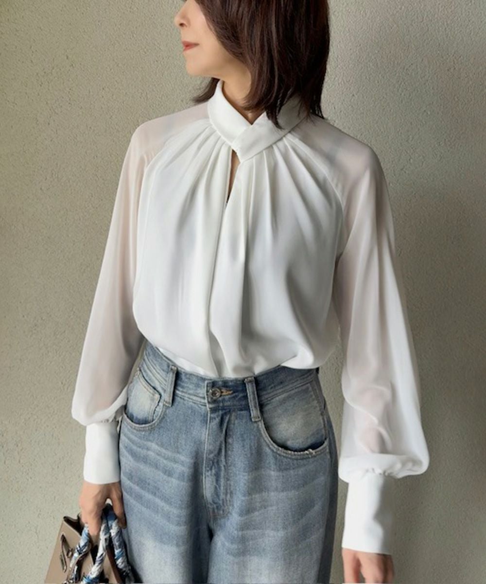 AKKO×Sov./ クロスネックマットサテン シフォンブラウス(WEB限定) TOPS