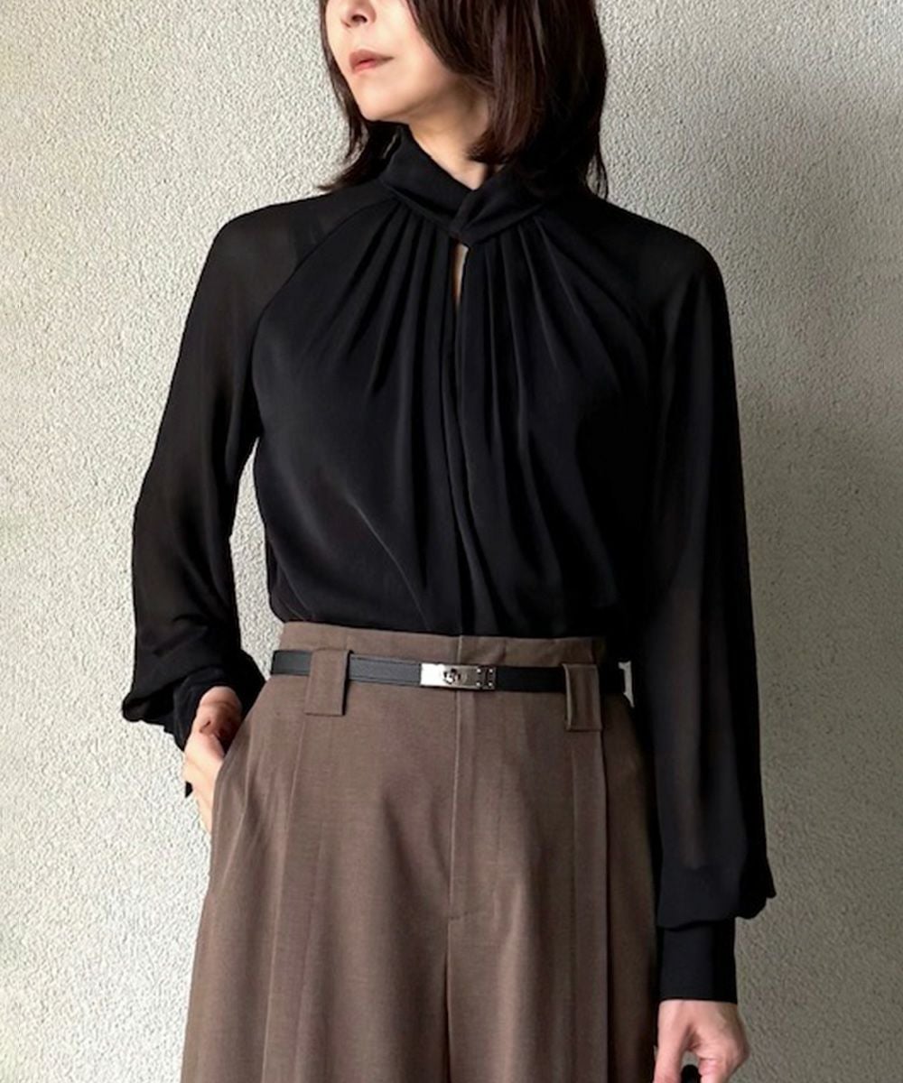 AKKO×Sov./ クロスネックマットサテン シフォンブラウス(WEB限定) TOPS