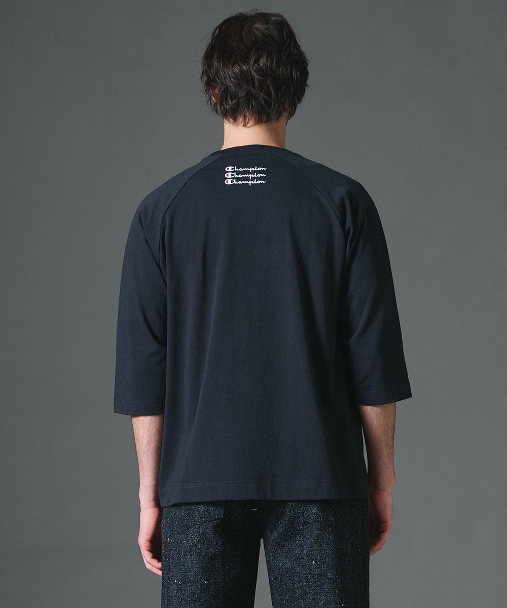 Champion×D/him エンブレム刺繍Tシャツ TOPS Night STORE | ダブル