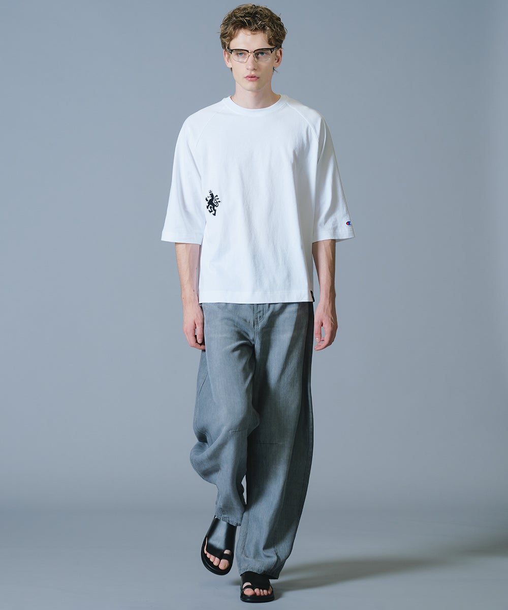 Champion×D/him エンブレム刺繍Tシャツ TOPS Night STORE | ダブル